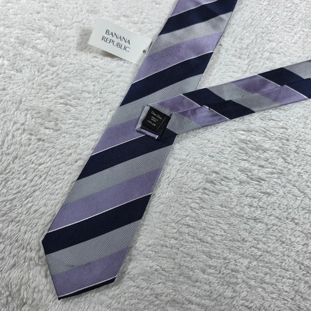 NEW Banana Republic Striped Mens OS Lavender Navy Silk Necktie 399339-00
